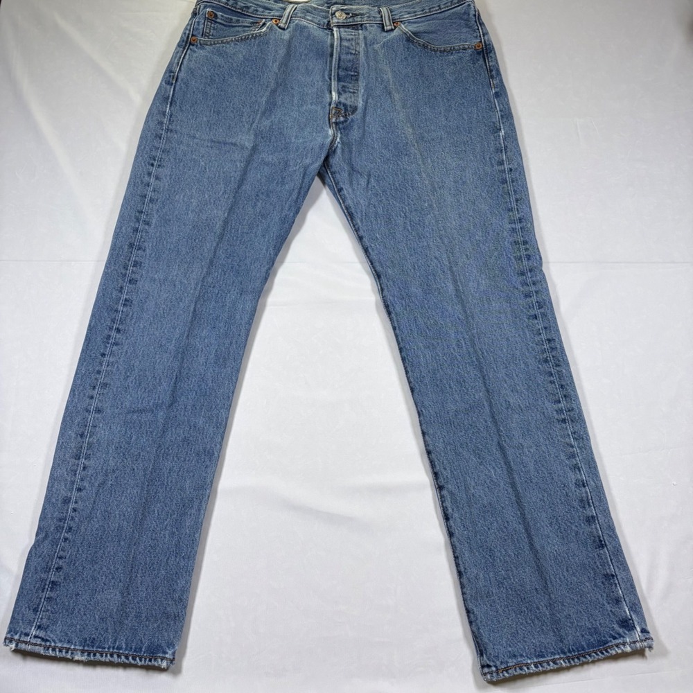 Levis 501 Original Fit Jeans Mens 34x30 Medium Wash Blue Button Fly Straight Leg
